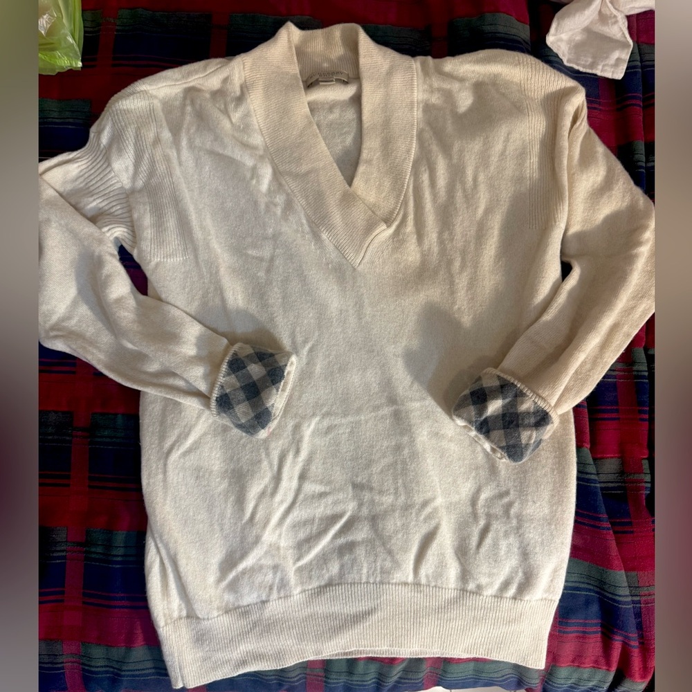 Burberry Brit 100% cashmere v-neck sweater NWOT